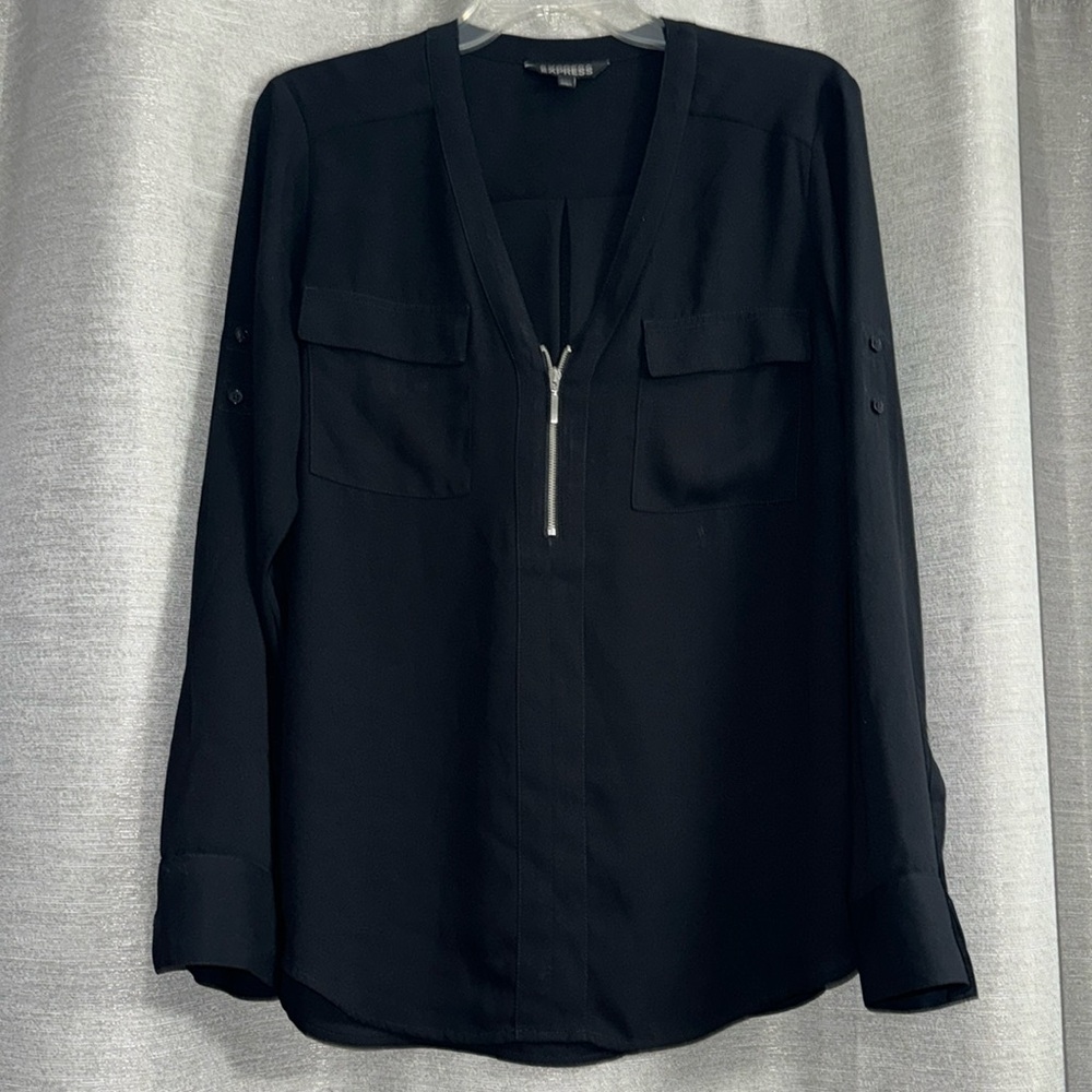 Black express zipper top